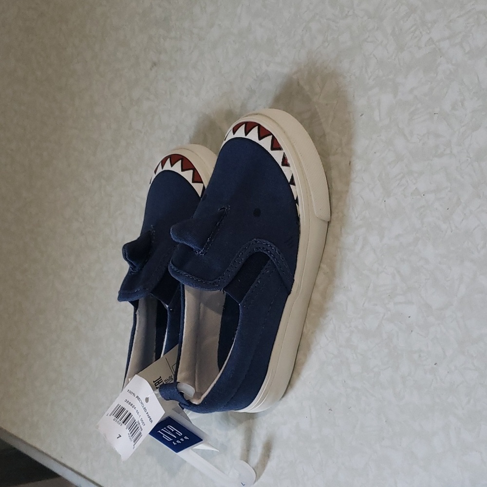 NWT Baby Gap Shark Shoes size‎ 7